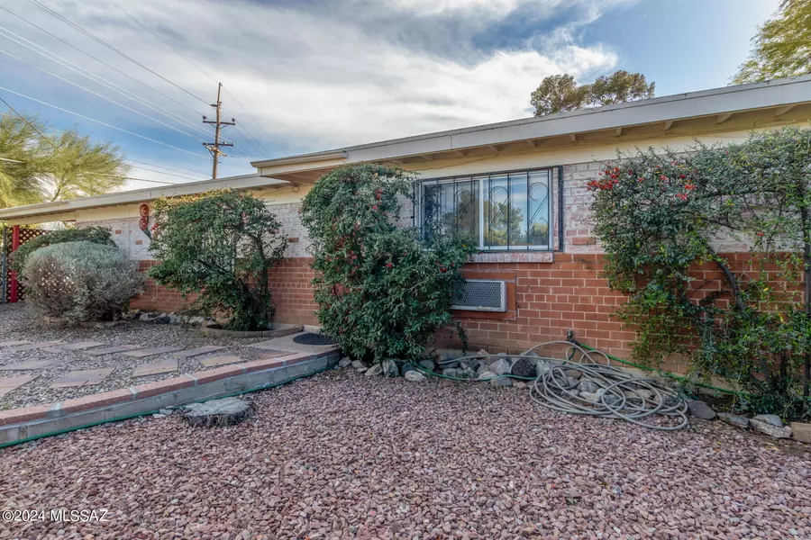 7062 E 3Rd Street, Tucson, AZ 85710