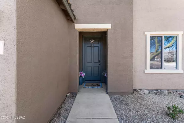 Sahuarita, AZ 85629,827 N Nestled Hummingbird Lane