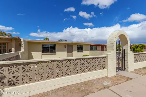 122 W Mossman Road,  Tucson,  AZ 85706