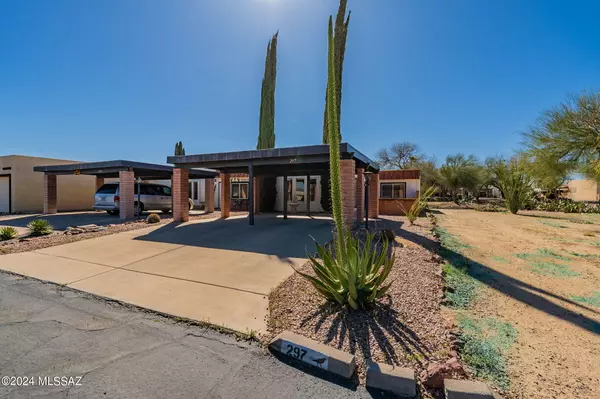 297 N Calle De Las Banderolas, Green Valley, AZ 85614