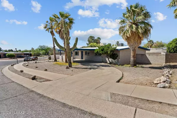 715 S Woodstock Drive, Tucson, AZ 85710