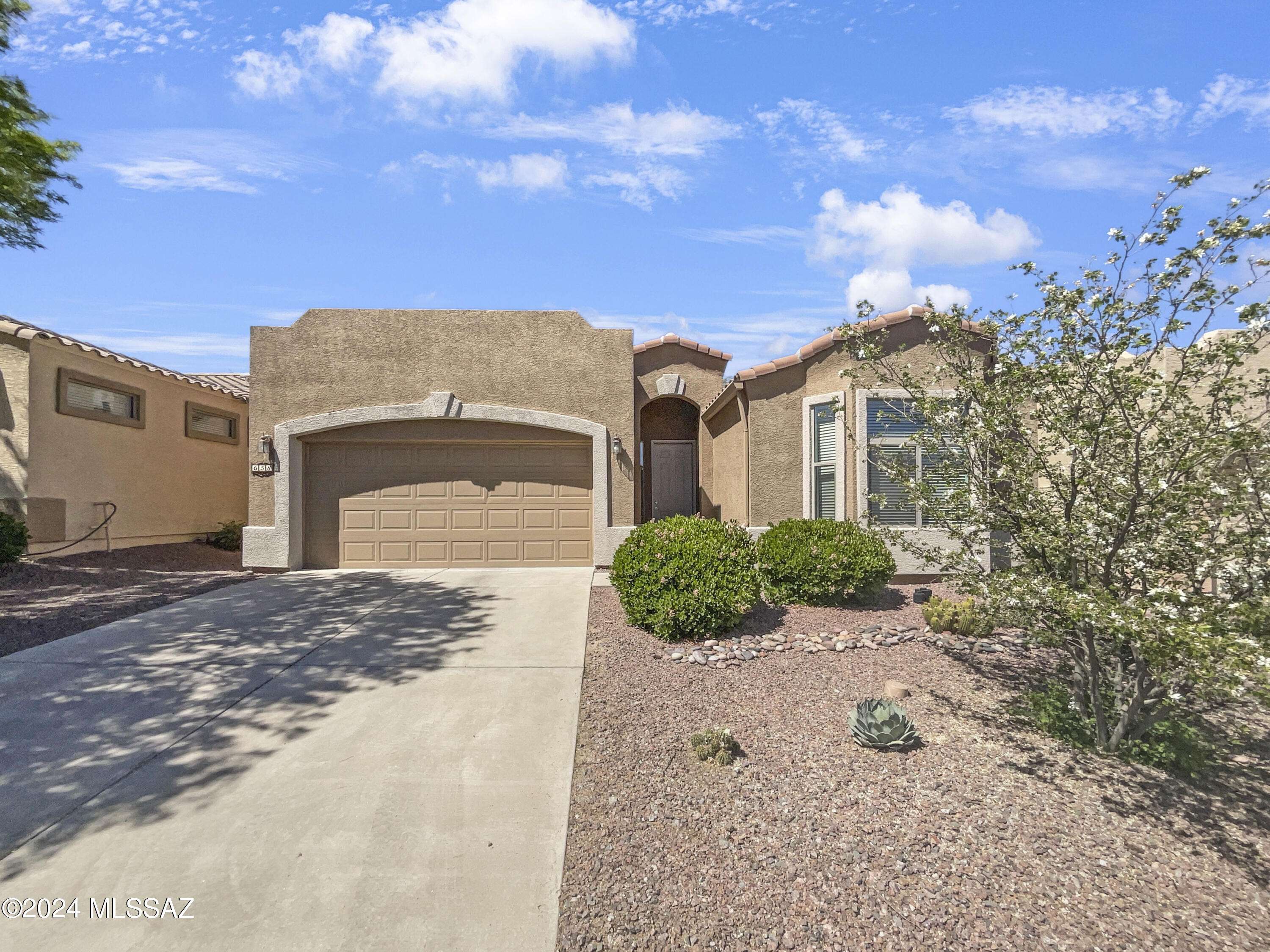 658 W Moorwood Street, Green Valley, AZ 85614