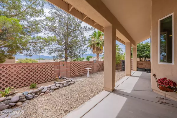 1218 N Laramie Lane, Green Valley, AZ 85614