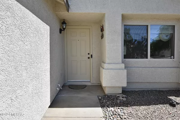 Tucson, AZ 85710,8144 E Snakeroot Drive