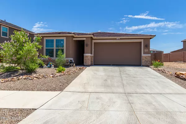 7733 S Crested Spring Drive, Tucson, AZ 85757