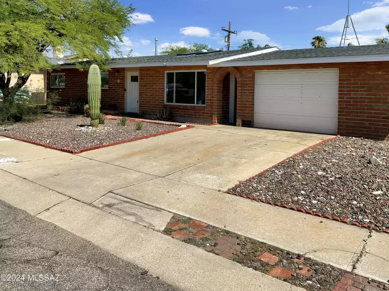 8642 E 26Th Place, Tucson, AZ 85710