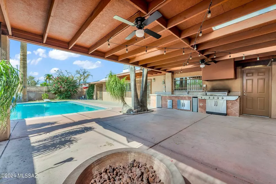 223 N Rojen Court, Tucson, AZ 85711