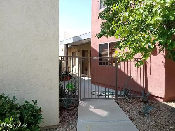 2435 N Silver Mosaic Drive, Tucson, AZ 85745