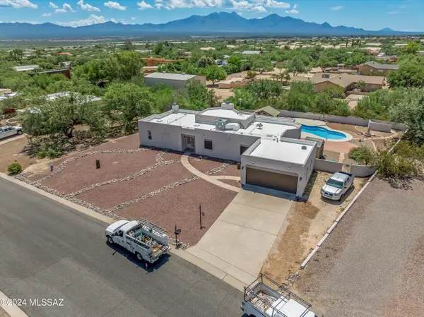 1317 W Paseo Famoso,  Sahuarita,  AZ 85629