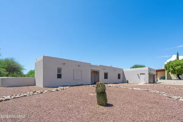 Sahuarita, AZ 85629,1317 W Paseo Famoso