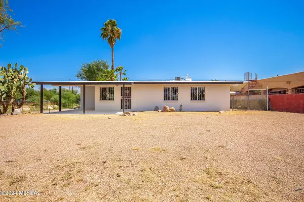 810 N Silverbell Road, Tucson, AZ 85745