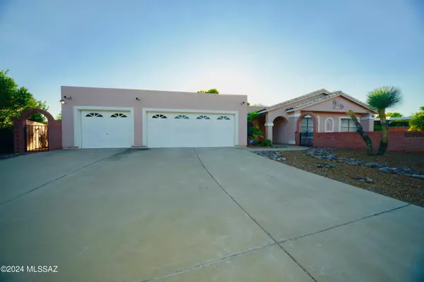 915 N Placita Martina,  Green Valley,  AZ 85614