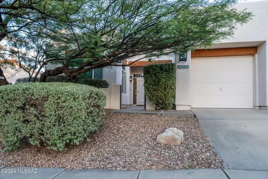 6585 N Shadow Run Drive, Tucson, AZ 85704