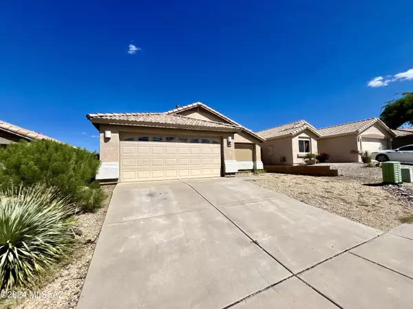 739 S Painted River Way, Vail, AZ 85641