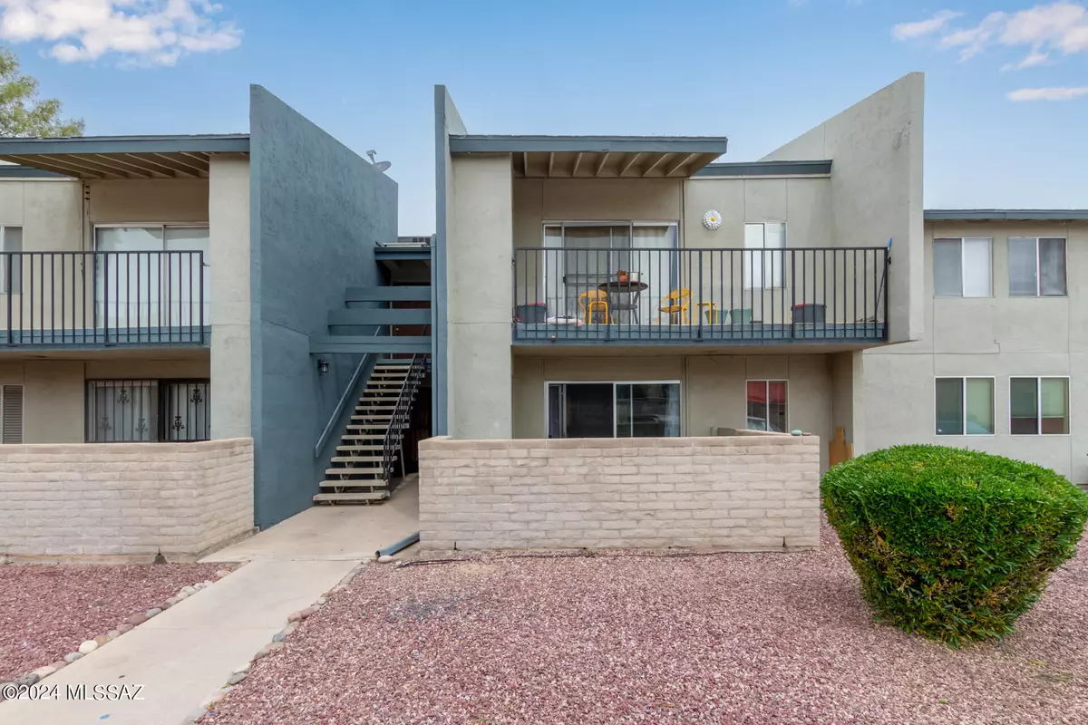 Tucson, AZ 85710,826 S Langley Avenue #105