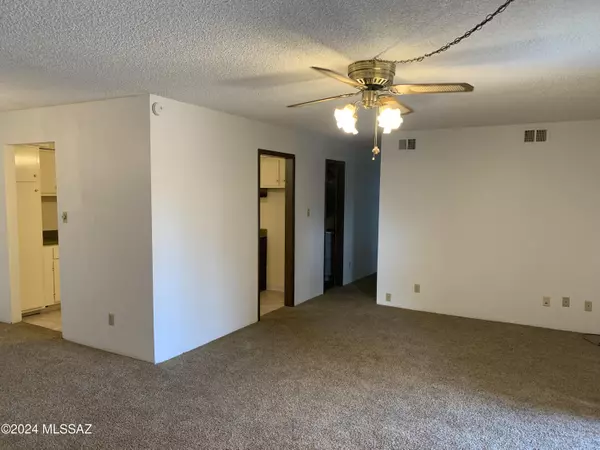 6352 N Barcelona Lane #106, Tucson, AZ 85704