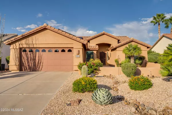 2051 E Desert Fox Drive, Green Valley, AZ 85614