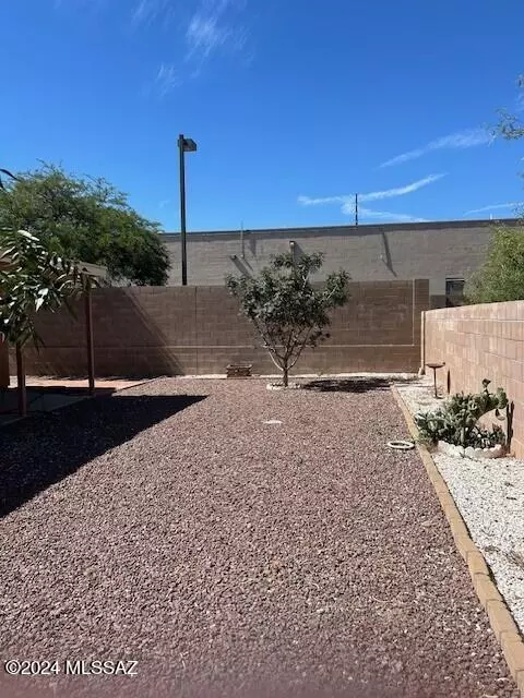 Tucson, AZ 85745,2186 W Splitwood Place