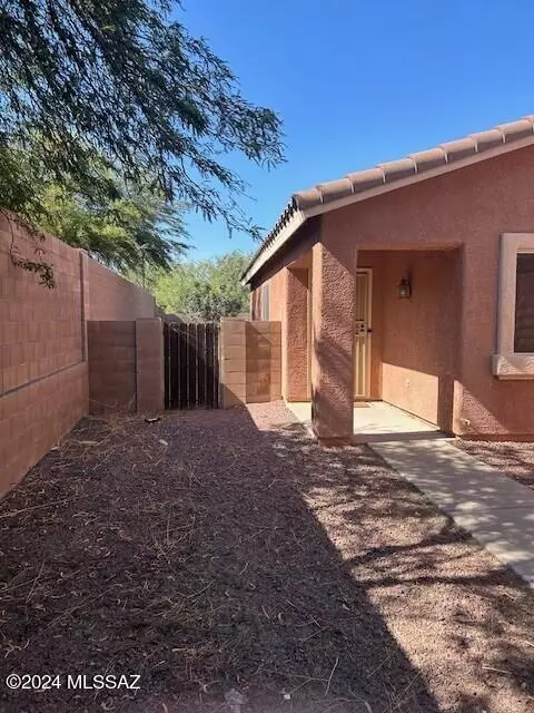 Tucson, AZ 85745,2186 W Splitwood Place