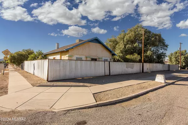 1748 S 7Th Avenue, Tucson, AZ 85713