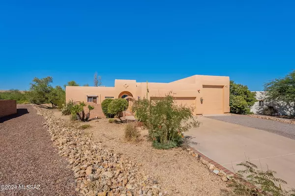 748 S Camino Del Portillo, Green Valley, AZ 85614