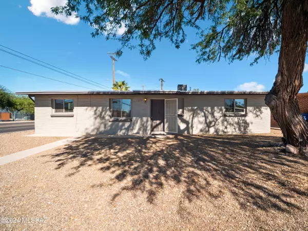 1362 W King Place, Tucson, AZ 85705