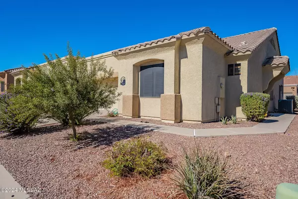 488 W Knotwood Street, Green Valley, AZ 85614