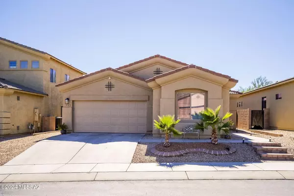 76 E Calle Trona, Green Valley, AZ 85614