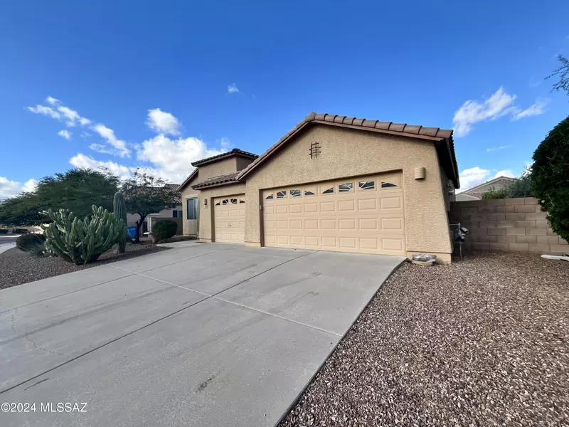 15085 N Rugged Lark Drive, Tucson, AZ 85739