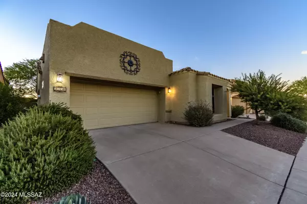 716 W Shadow Wood Street, Green Valley, AZ 85614