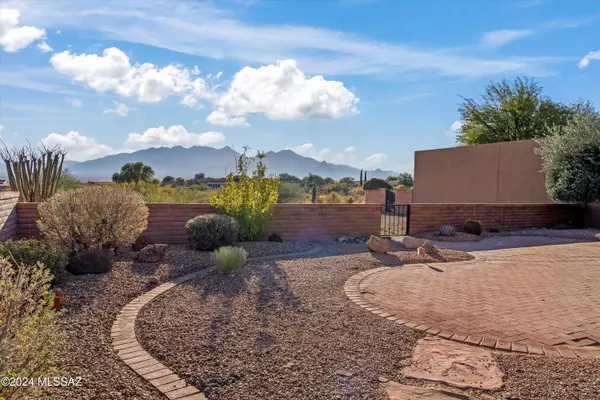 1717 W Placita Peseta, Green Valley, AZ 85622