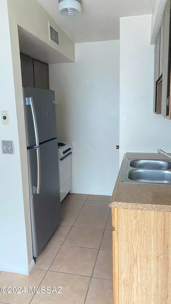 Tucson, AZ 85712,4235 E Fairmount Street ##8