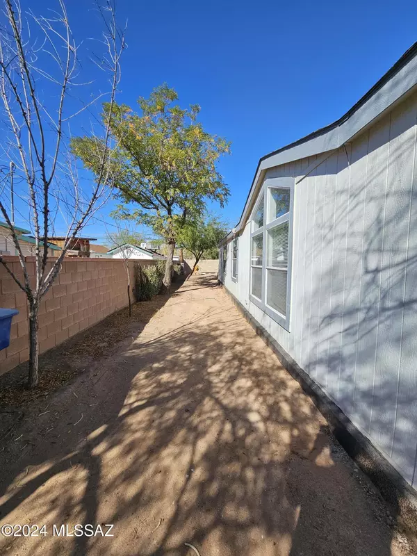 Tucson, AZ 85714,214 W Lincoln Street