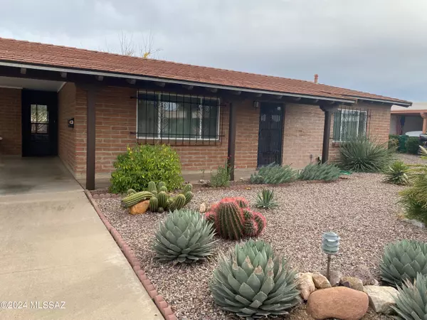 200 E Los Mangos, Green Valley, AZ 85614