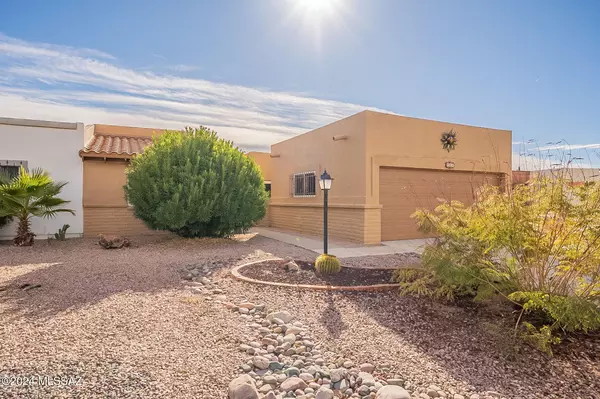 880 N Camino De Luz, Green Valley, AZ 85614