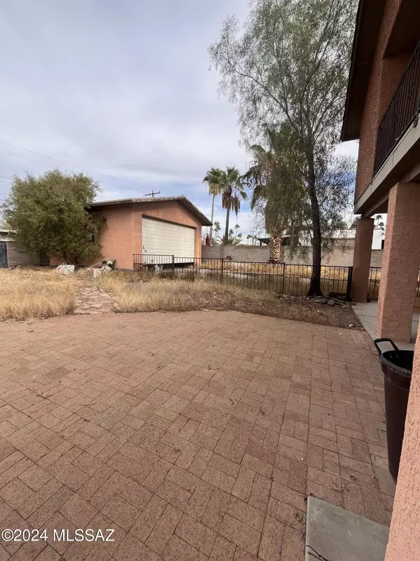 3625 E Calle Alarcon, Tucson, AZ 85716