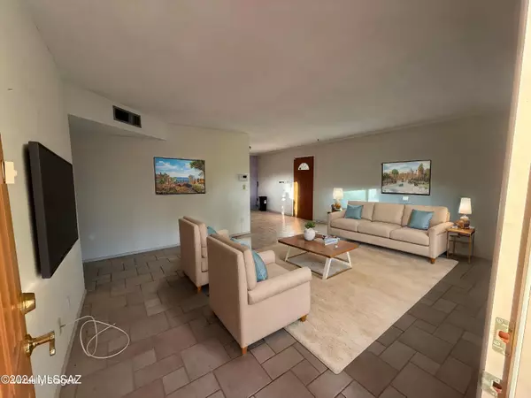 Green Valley, AZ 85614,532 S Las Uvas