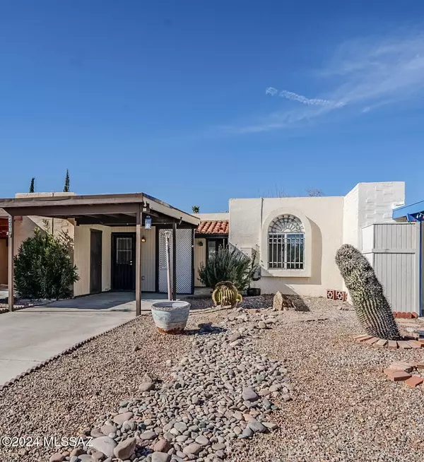 443 N Calle Del Chancero, Green Valley, AZ 85614