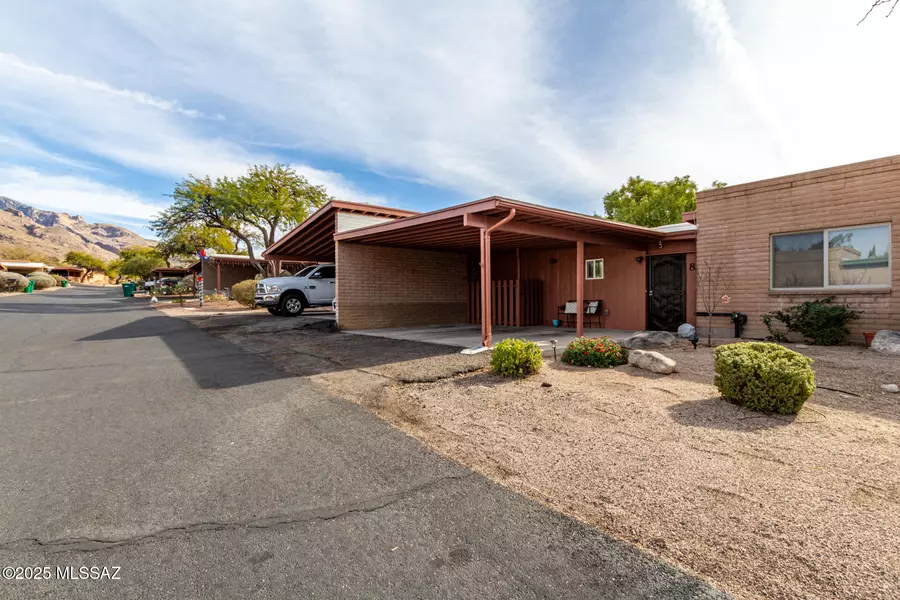 88 E Cholla Shadows Drive, Oro Valley, AZ 85704