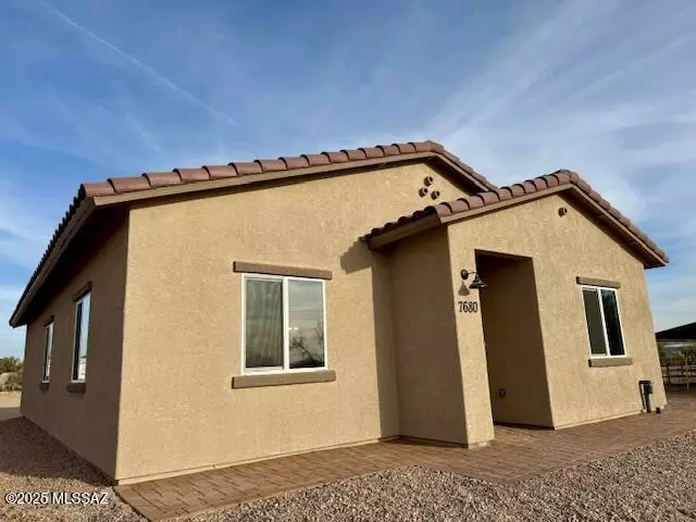 7680 W Illinois Street, Tucson, AZ 85735