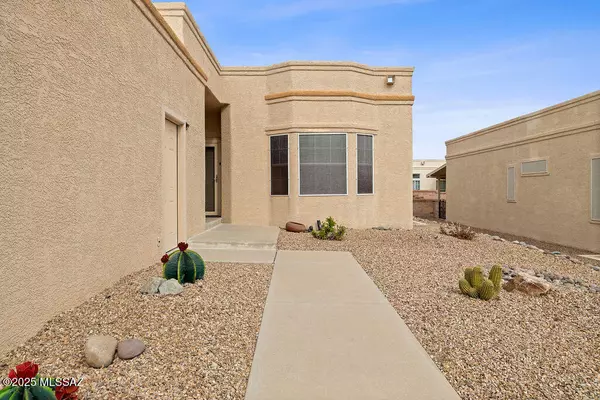 554 W Parkwood Court, Green Valley, AZ 85614