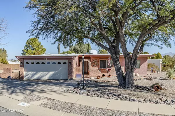 380 W Rio Santa Cruz, Green Valley, AZ 85614