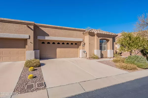 685 N Cedar Bend Avenue, Green Valley, AZ 85614