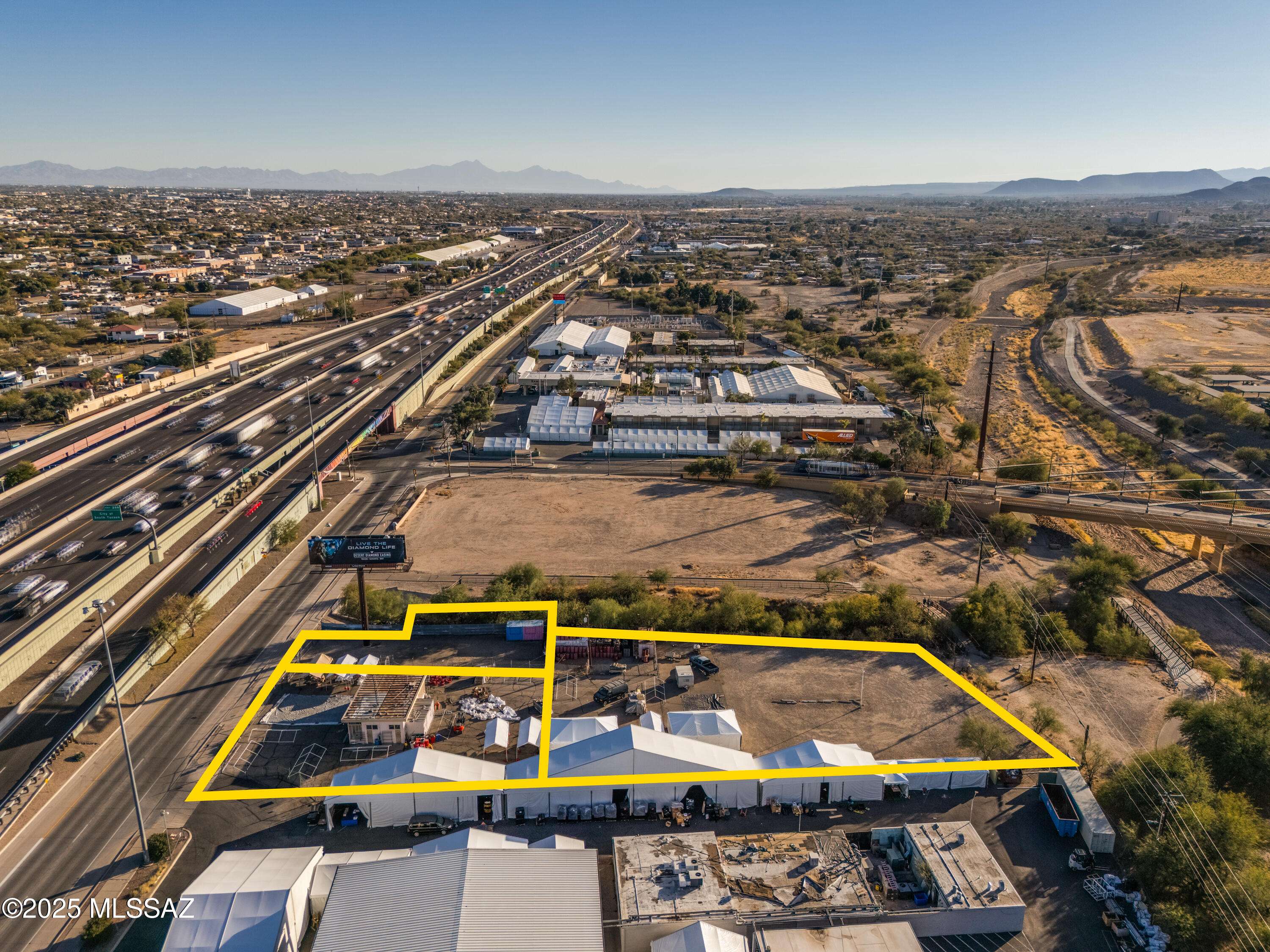 Tucson, AZ 85745,292 S Freeway