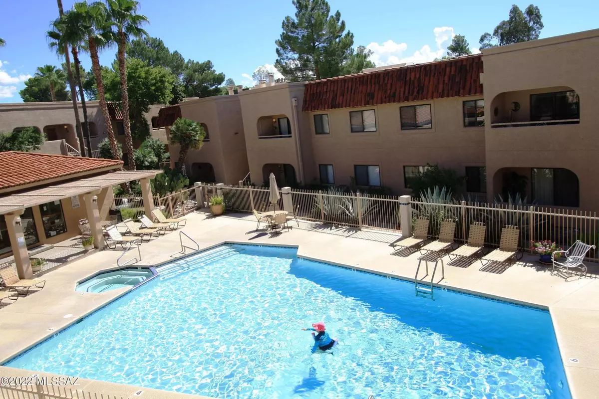 Tucson, AZ 85718,5750 N Camino Esplendora  #203