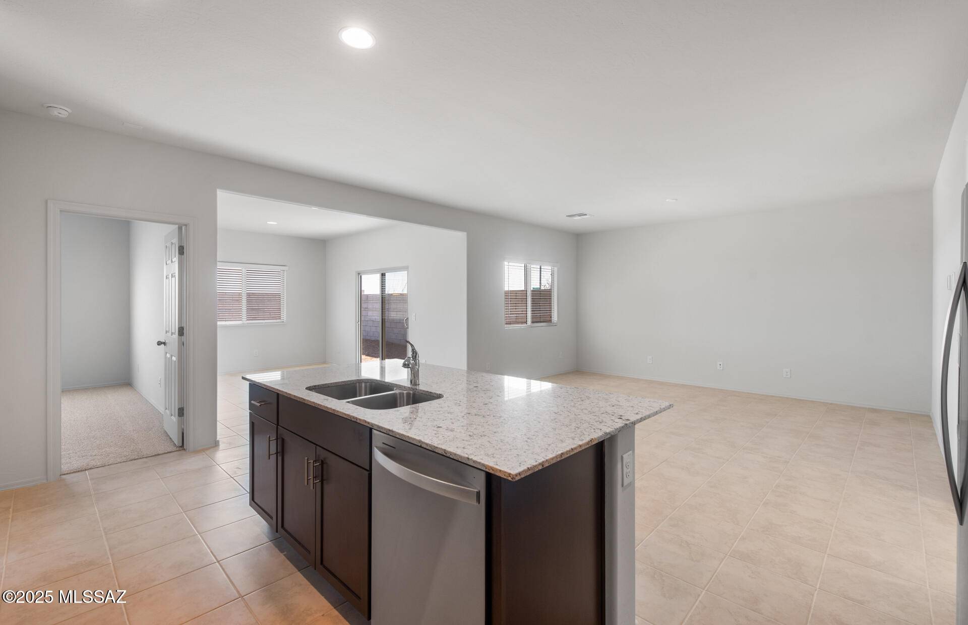 Sahuarita, AZ 85629,877 W Calle El Teclado