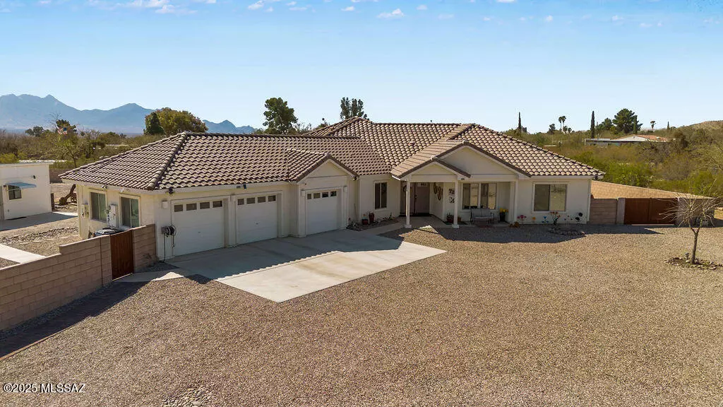 725 Calle De Julio, Green Valley, AZ 85614