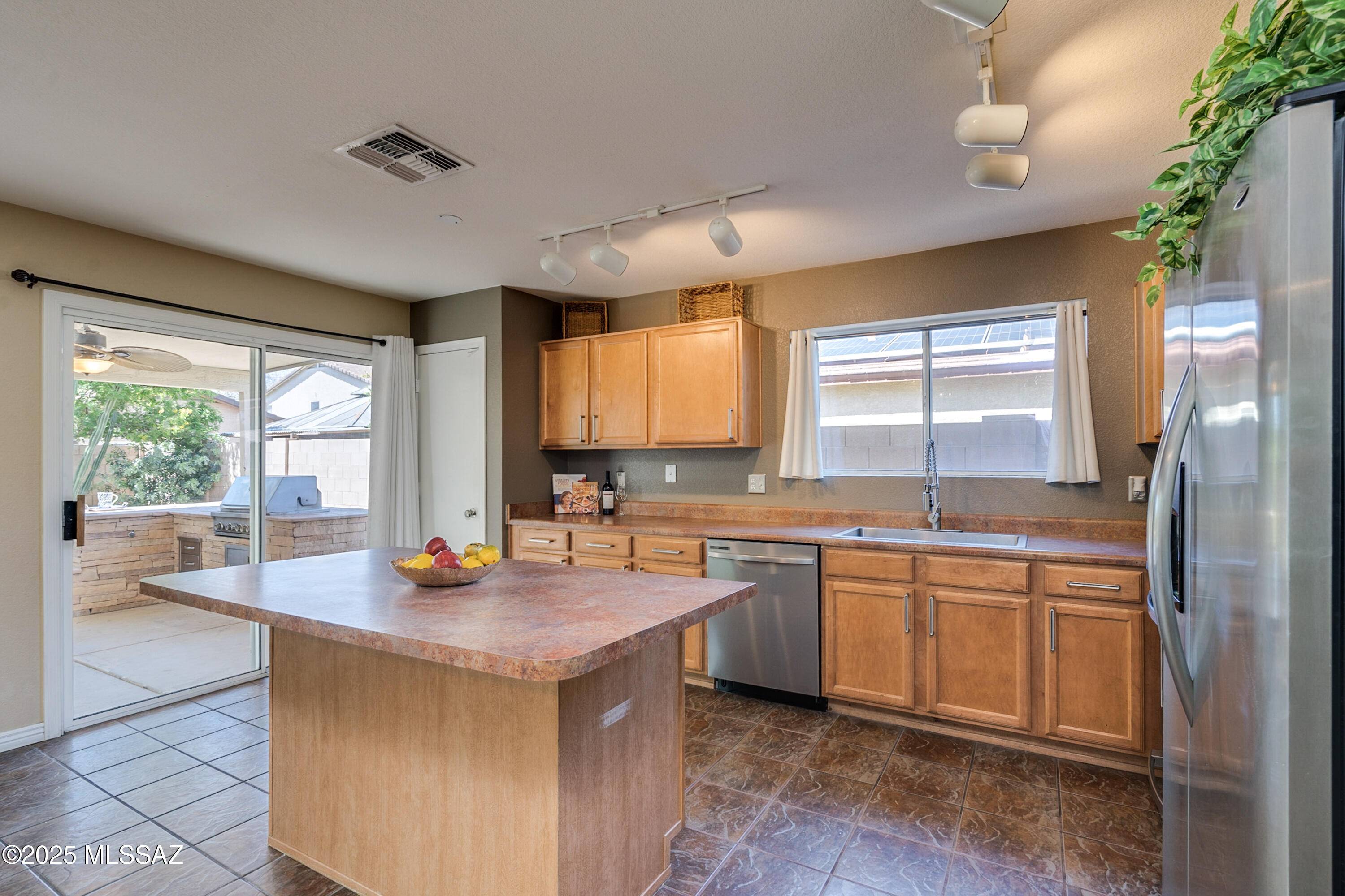 Tucson, AZ 85743,10069 N Blue Crossing Way