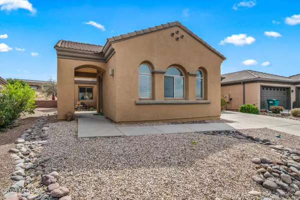 2057 W Acacia Bluffs Drive, Green Valley, AZ 85622