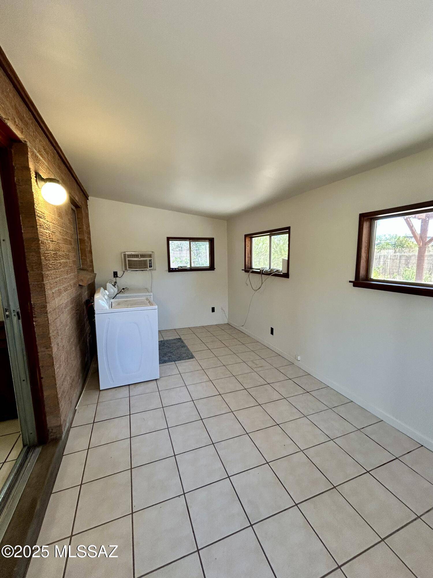Tucson, AZ 85712,1430 N Mountain View Avenue